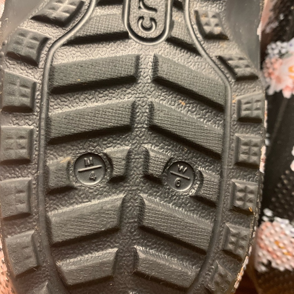 CROCS Floral Slippers Black and Pink with lining to keep you warm. Woman’s 6 - Picture 12 of 12